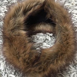 Faux fur collar